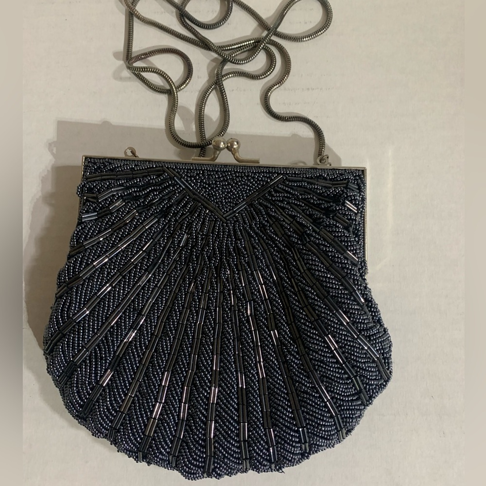 Vintage Art Deco-style clamshell beaded evening bag
